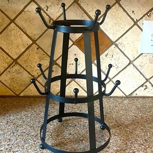 Black metal mug holder.